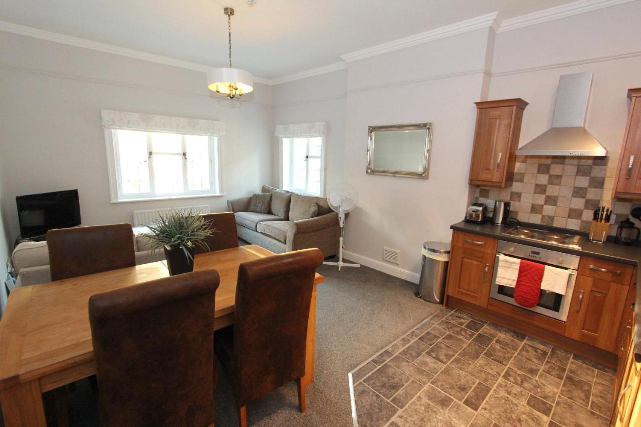Character Apartment With Views Over City Centre & The Historic Rows Честер Экстерьер фото